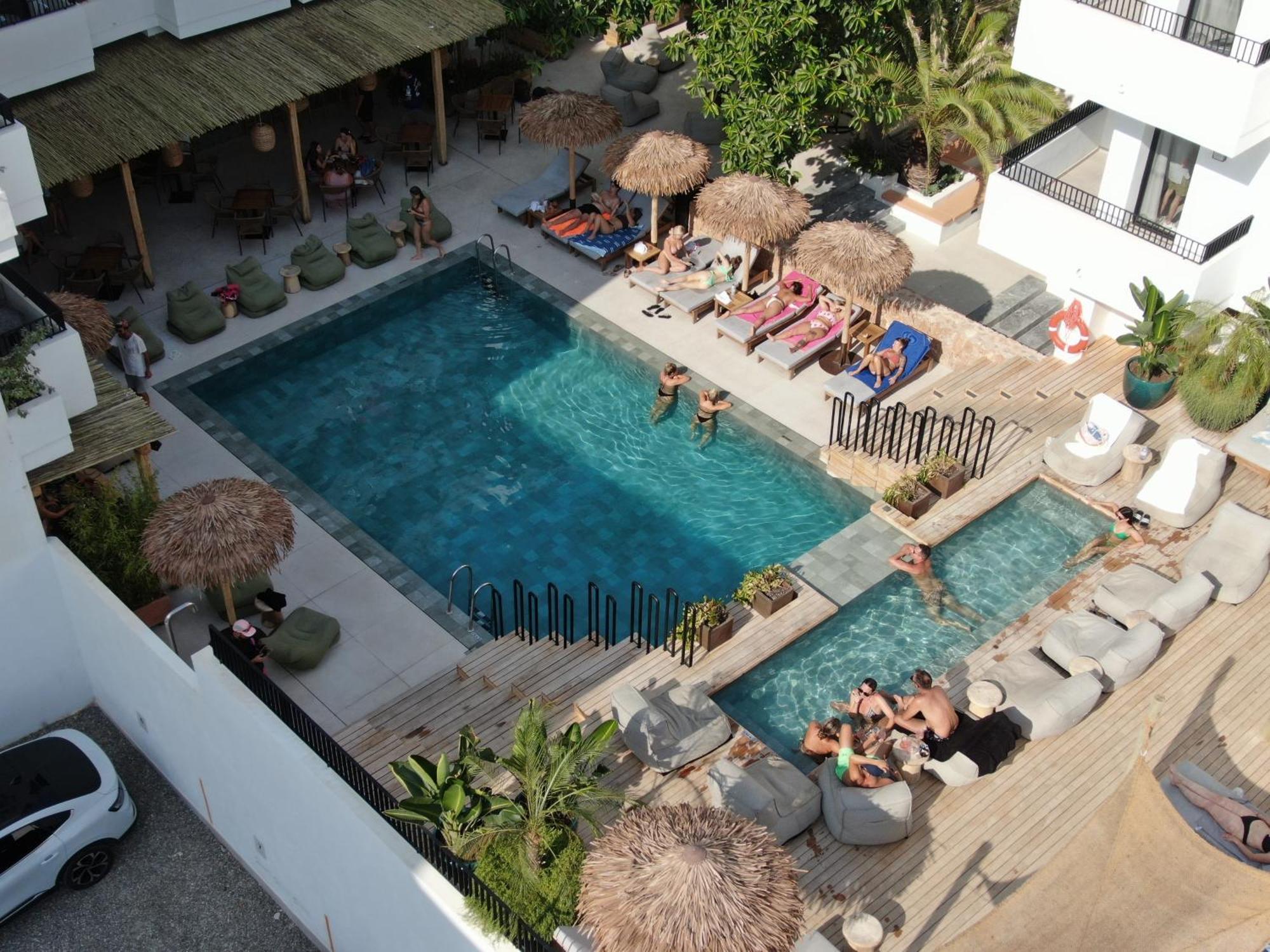 Aparthotel Casita Blanca - Adults Only Sant Antoni de Portmany Exterior foto