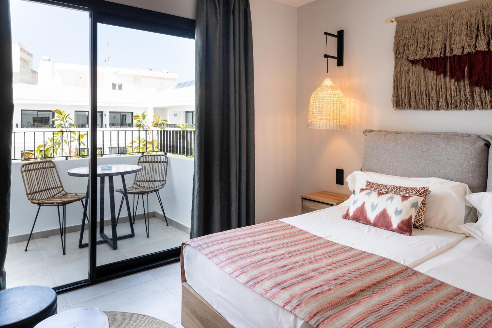 Aparthotel Casita Blanca - Adults Only Sant Antoni de Portmany Exterior foto